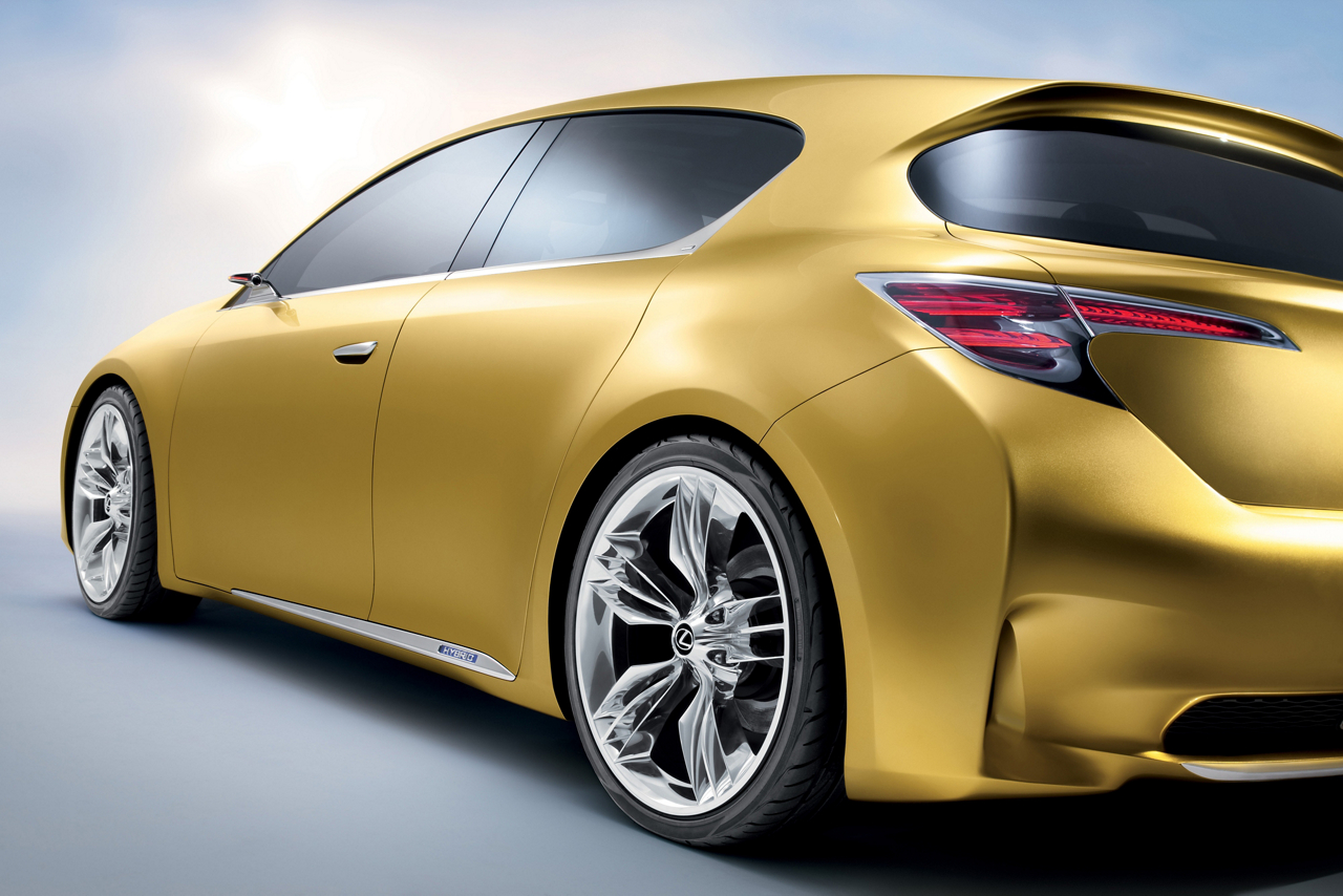 Lexus LF-Ch Concept 07